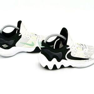 Nike Giannis Immortality 2 White Black Volt

Nike White and Mint‎ Green Sneakers